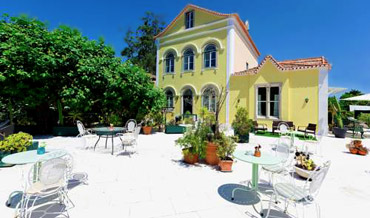 Yellow villa and garden with terrace of Hotel Nova Sintra
